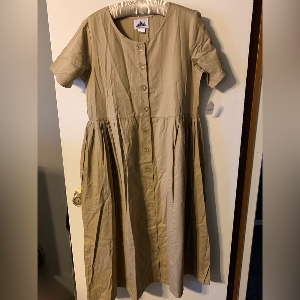 LONG KHAKI DRESS. NWT Size Medium. By Metropolitan. Button-up. Has pockets.
